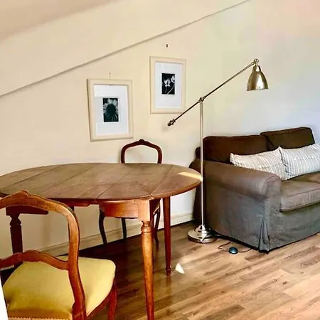 Studio Au Palais De Provence Apartamento *